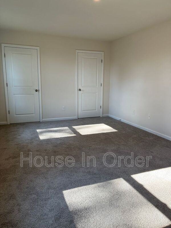 34 Malcolm Ct - Photo 5 of 12