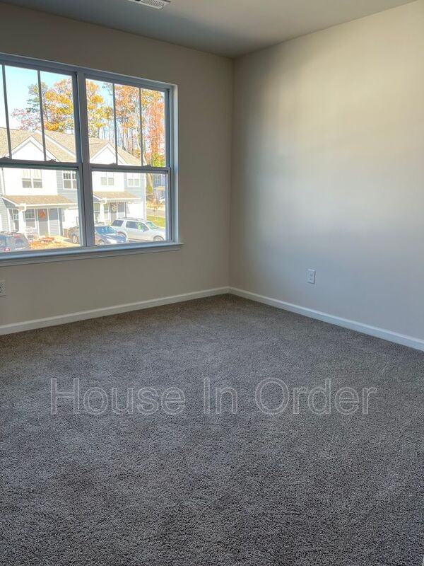 34 Malcolm Ct - Photo 7 of 12