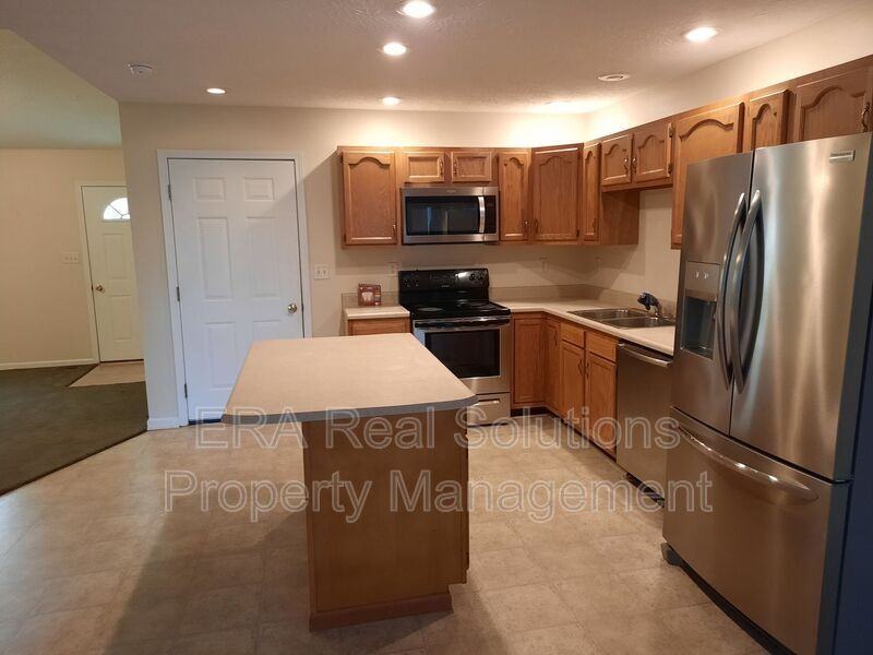 1046 N West St - Photo 5 of 17