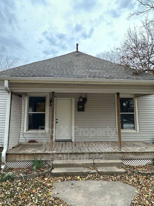 1931 N Rock Island Ave - Photo 2 of 20