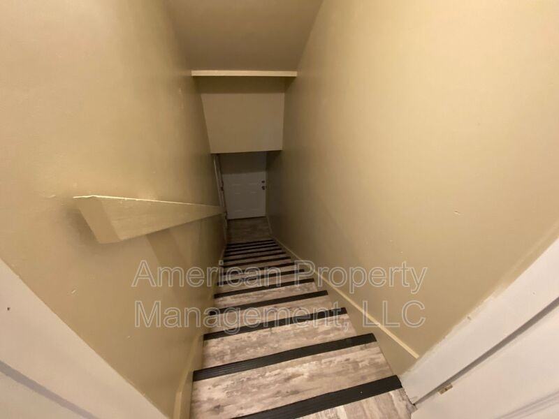 3605 1/2 E 16th St #B - Photo 4 of 19