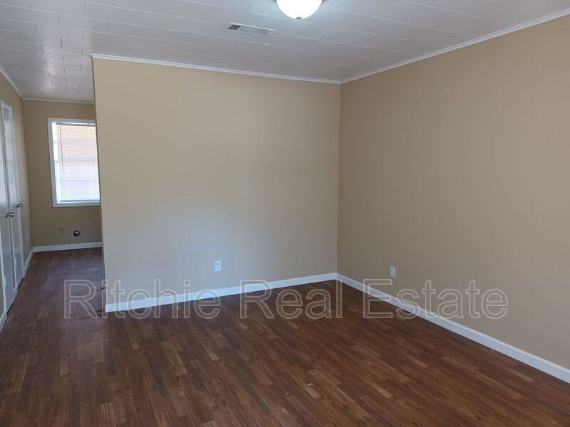 427 Forest Ave - Photo 2 of 6