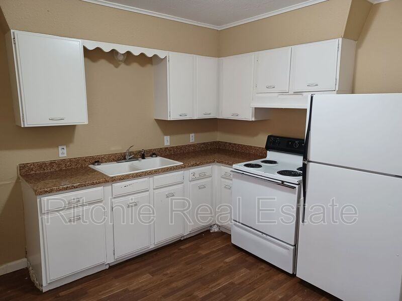 427 Forest Ave - Photo 3 of 6