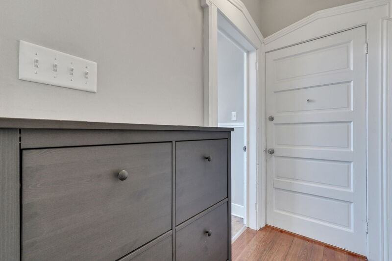 112 E Harris St - Photo 3 of 18