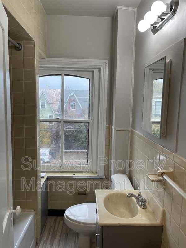 212 E Broad St #3 - Photo 5 of 5