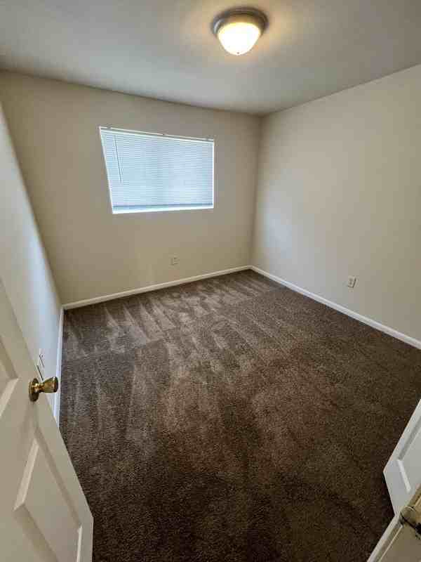 1822 Williamsburg Rd - Photo 3 of 7