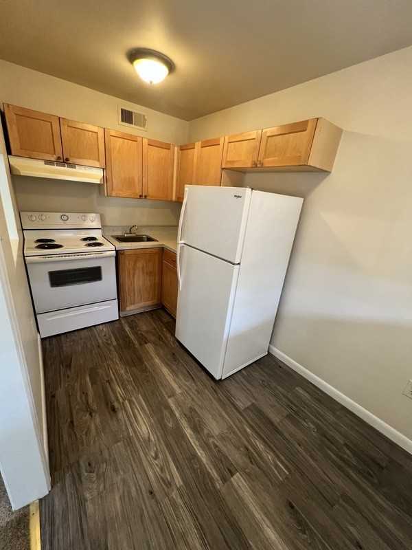 1822 Williamsburg Rd - Photo 5 of 7