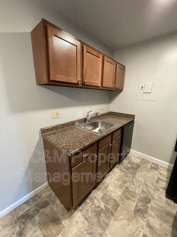 1110 King Louis Ct #306 - Photo 2 of 8