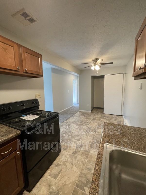 1110 King Louis Ct #306 - Photo 3 of 8