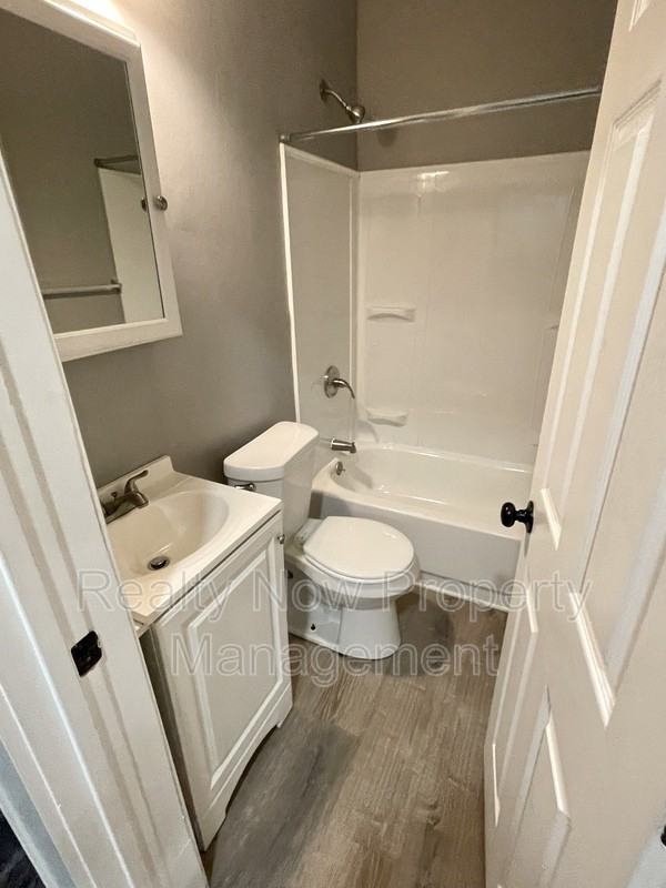 3354 W 32nd St - Photo 2 of 8