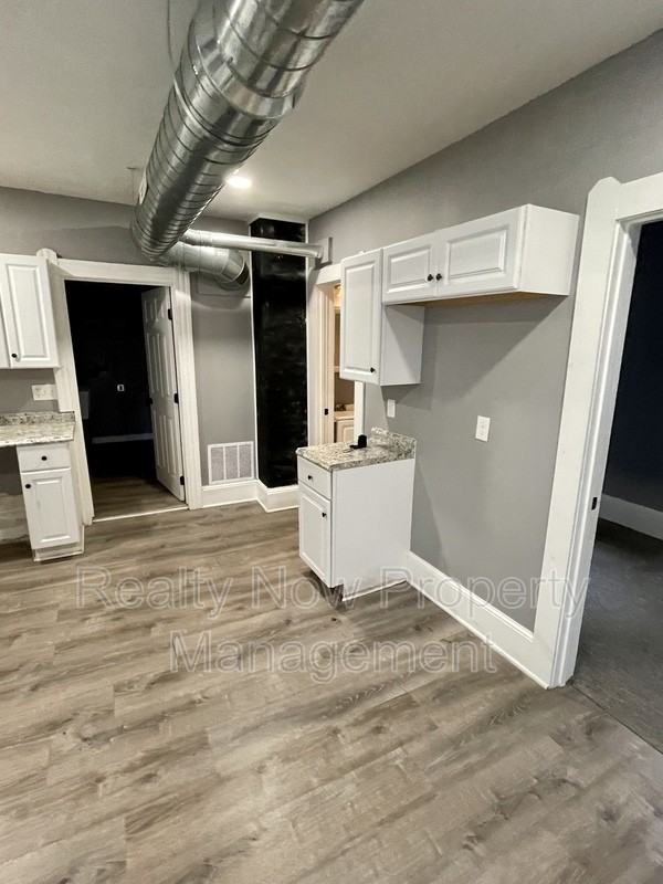 3354 W 32nd St - Photo 3 of 8