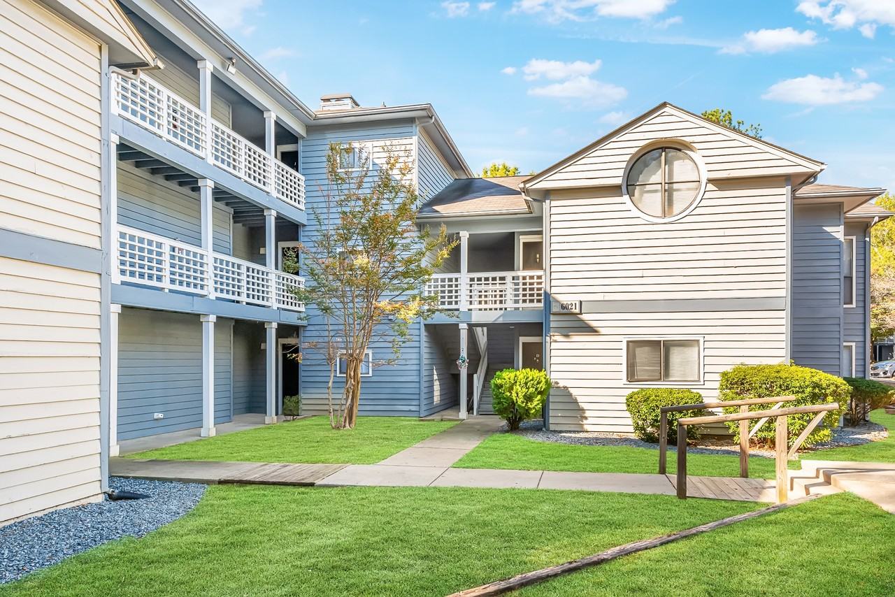 The Slate Charlotte - Photo 4 of 61