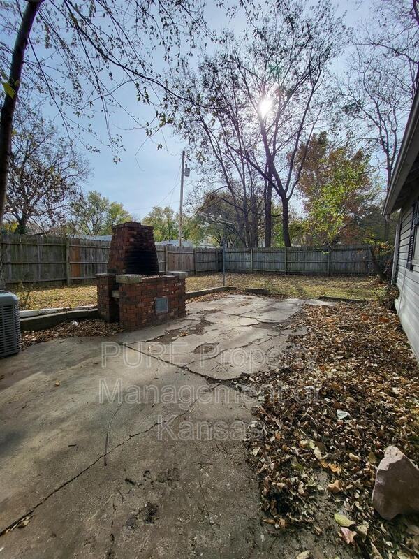 1809 Se 25th St - Photo 2 of 4