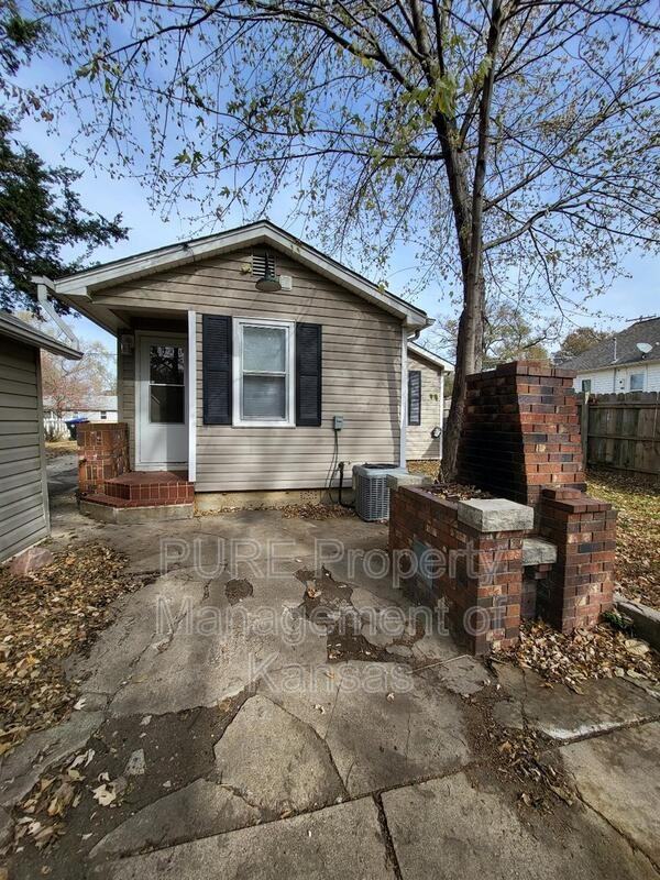 1809 Se 25th St - Photo 3 of 4