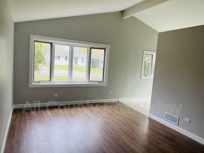 1908 Jethro Ave - Photo 2 of 17