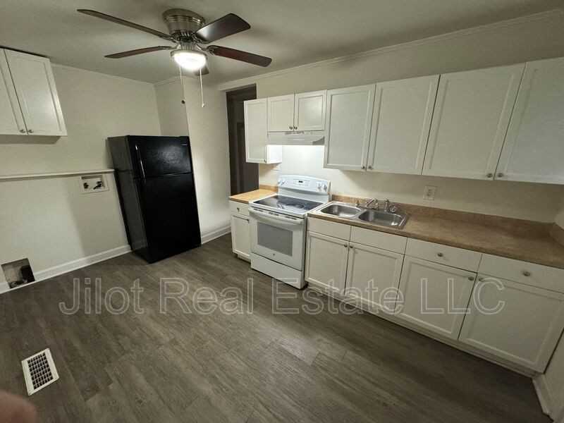 3284 Wheeler St - Photo 3 of 14