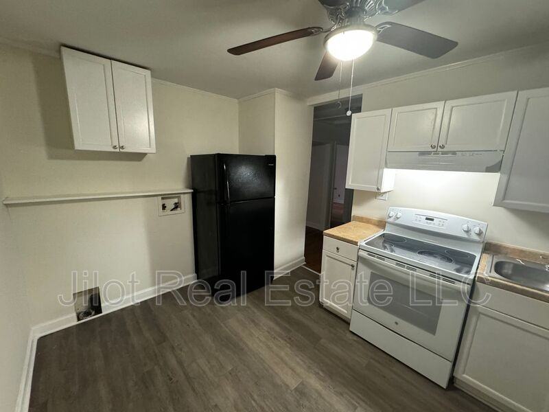 3284 Wheeler St - Photo 4 of 14