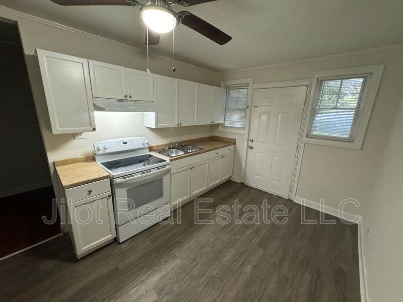 3284 Wheeler St - Photo 5 of 14