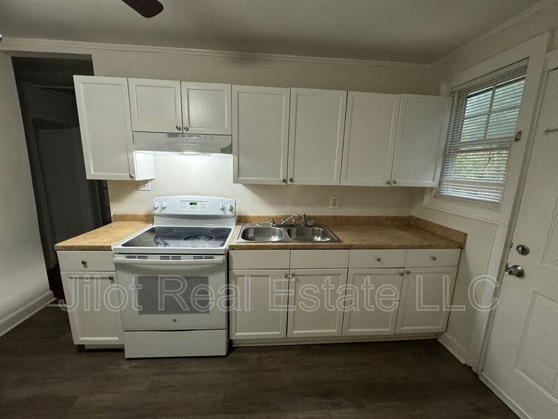 3284 Wheeler St - Photo 6 of 14