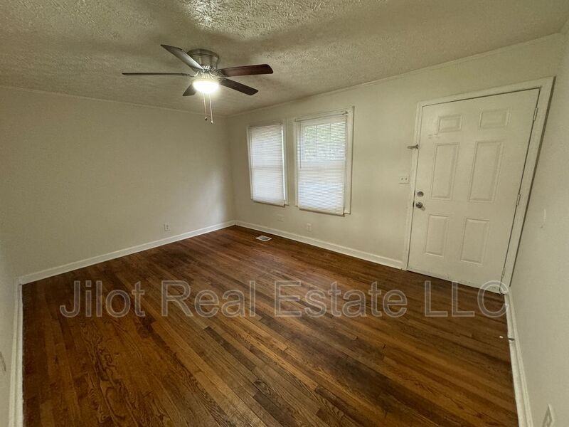 3284 Wheeler St - Photo 7 of 14