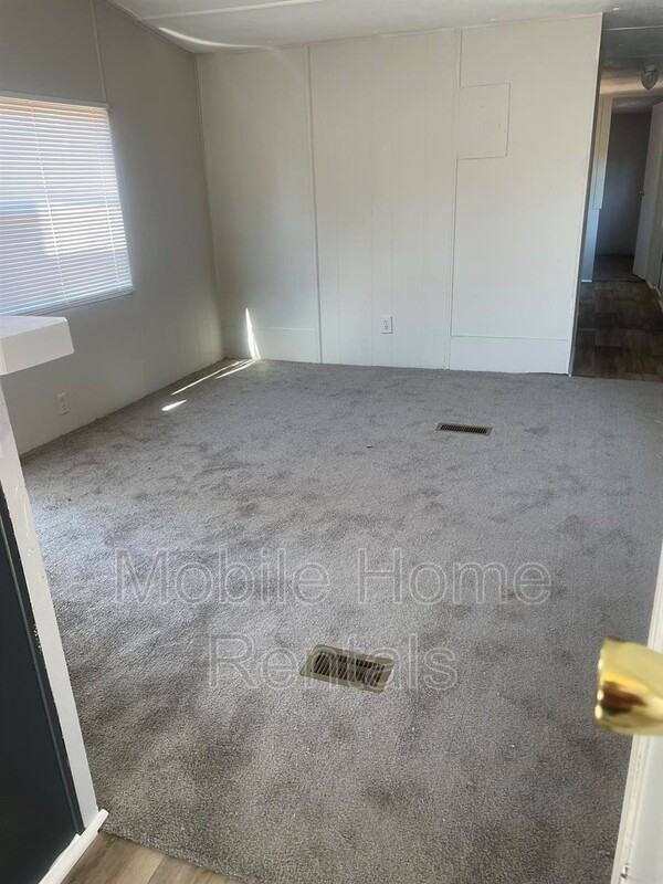 441 Sarah St - Photo 2 of 9