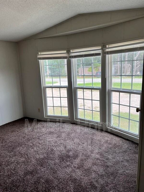 2078 Evans Dr - Photo 3 of 5