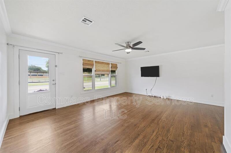 1113A N New Rd - Photo 5 of 12