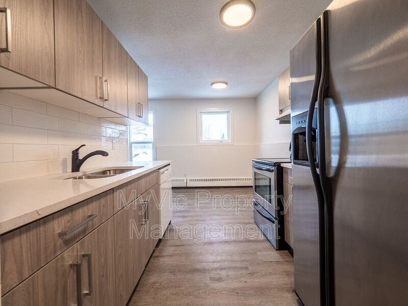 4510 47 St - Photo 3 of 8