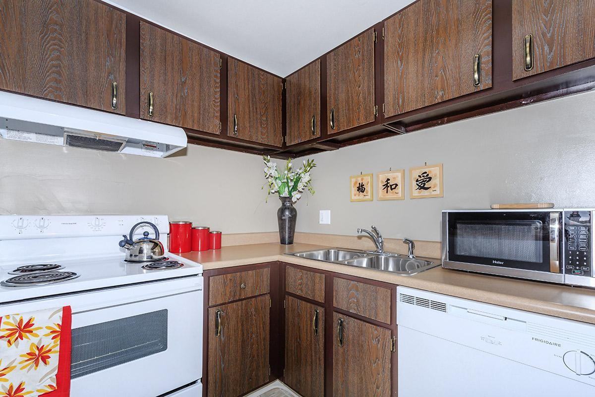 Gaslight Village Apartments - Photo 2 of 34