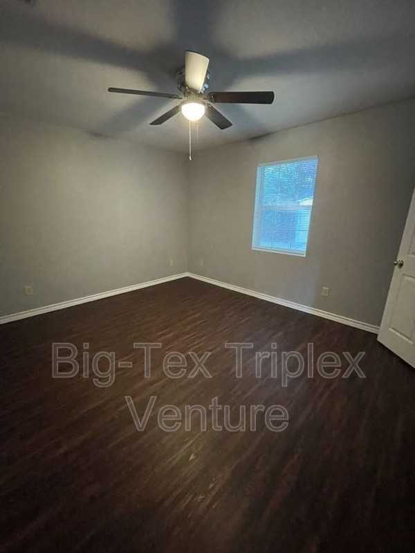 266 N Pecan St - Photo 3 of 21
