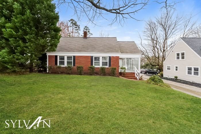 2403 W Friendly Ave - Photo 2 of 16