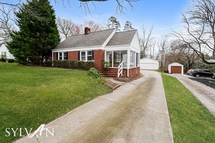 2403 W Friendly Ave - Photo 3 of 16