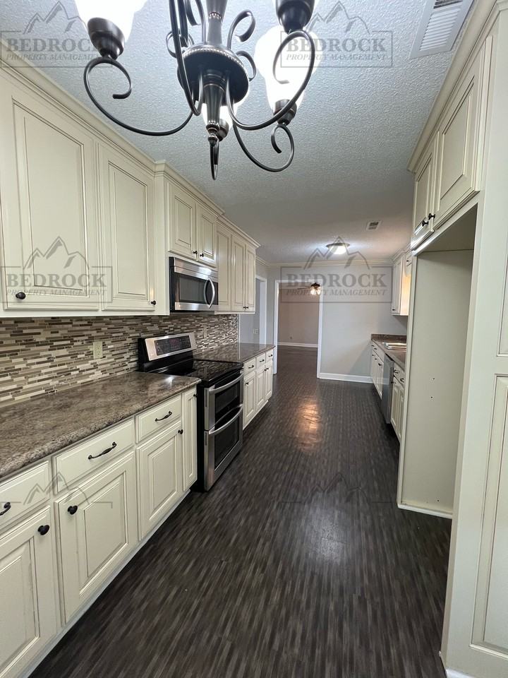 1302 Stuart Ave Sw #1 - Photo 5 of 15