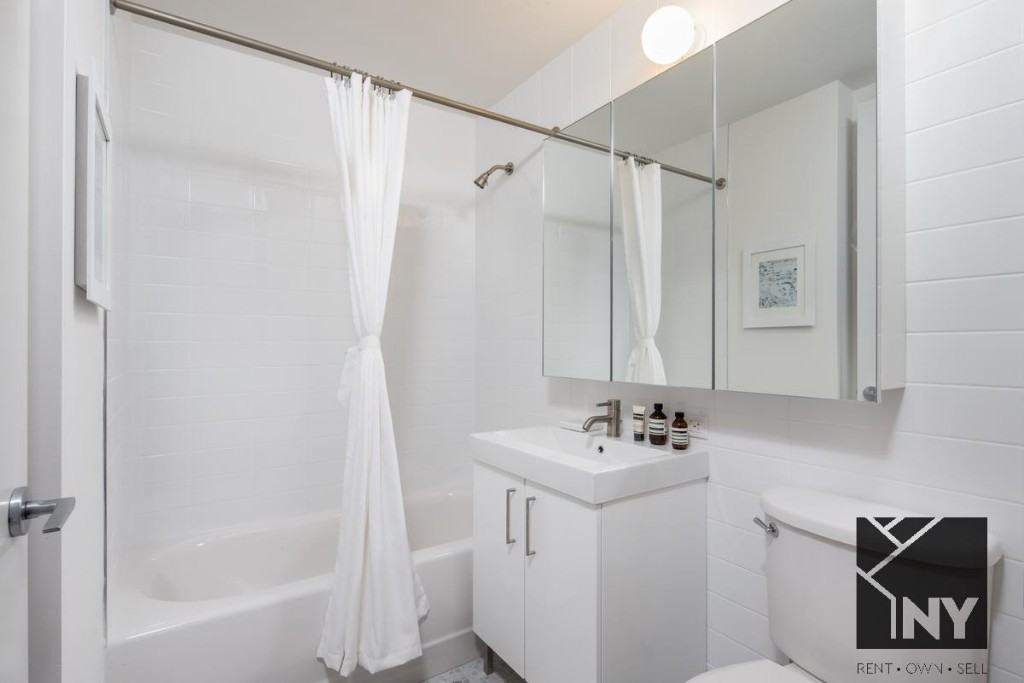 Exchange Pl #2019 - Photo 4 of 10