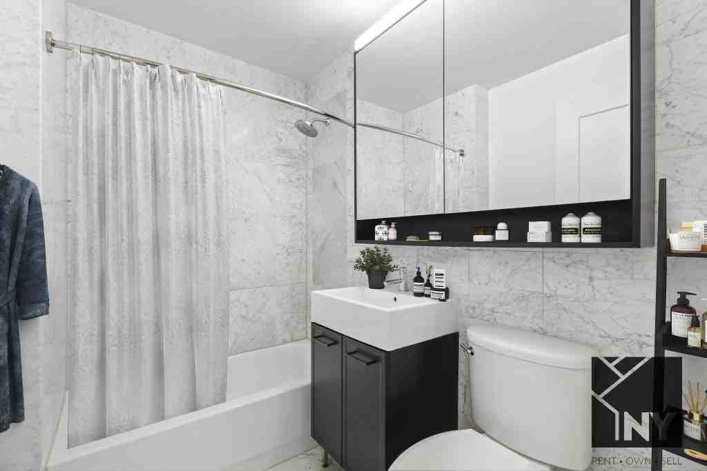 Wall St #1005 - Photo 5 of 10