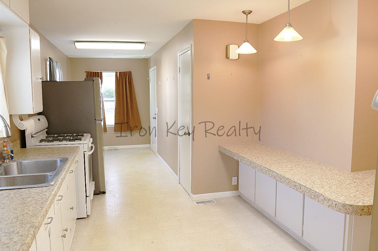 2201 S Claremont Ave #1 - Photo 7 of 17