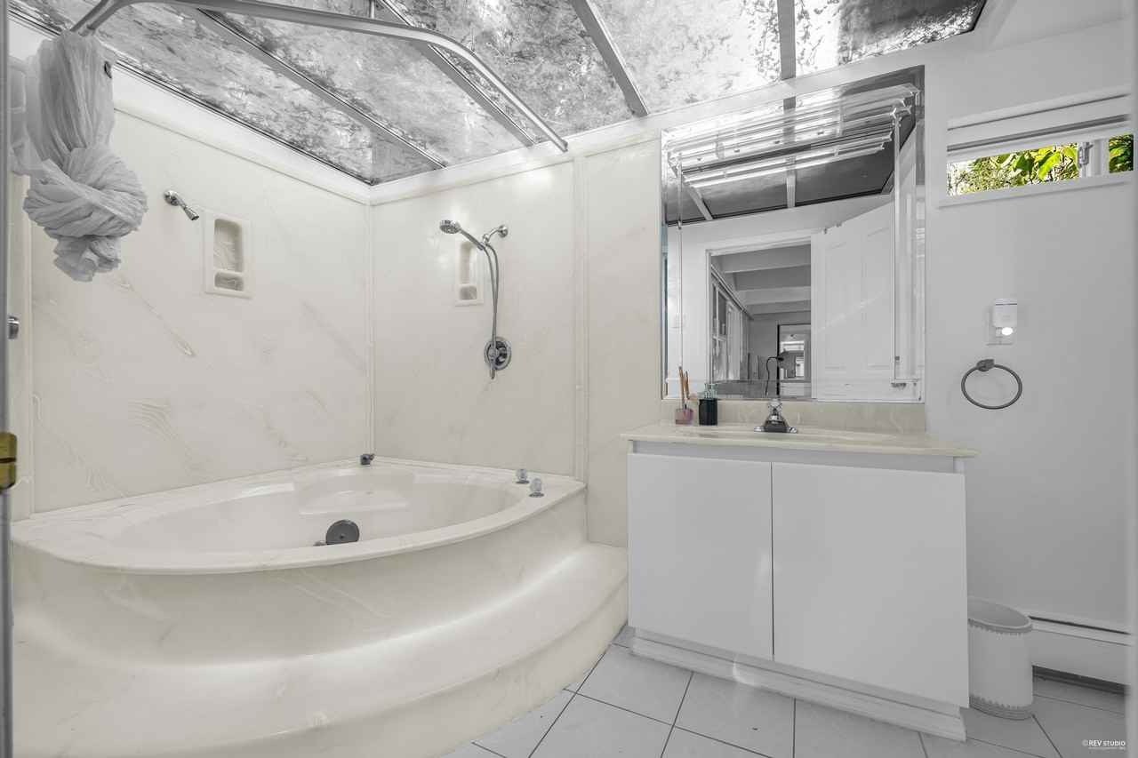 1515 Palmerston Ave - Photo 3 of 14