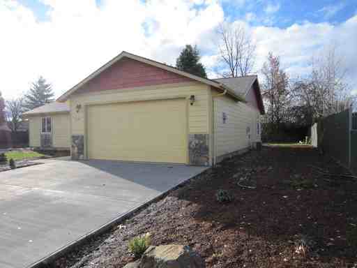 1547 Princess Ln NE - Photo 2 of 18