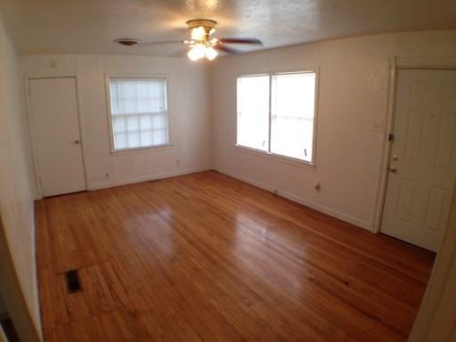 3719 25th St - Photo 3 of 8