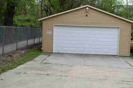 1541 Evergreen Ave - Photo 2 of 8