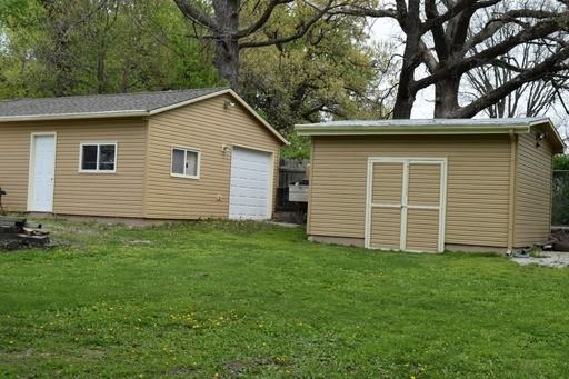 1541 Evergreen Ave - Photo 3 of 8