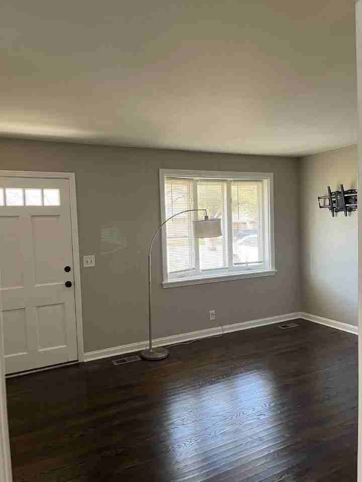 215 Amherst Dr - Photo 2 of 30