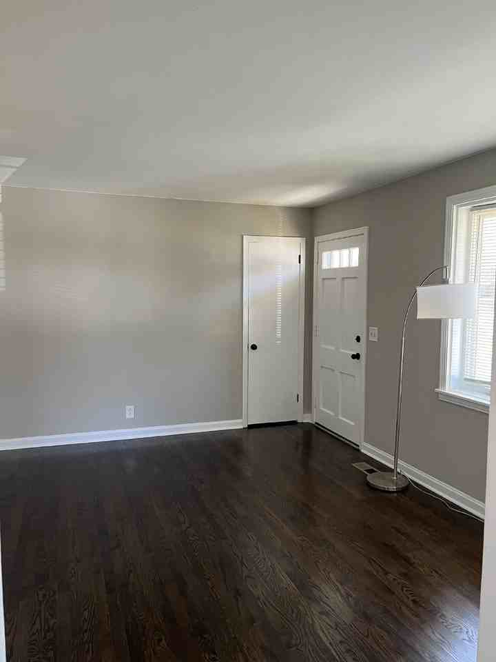 215 Amherst Dr - Photo 3 of 30