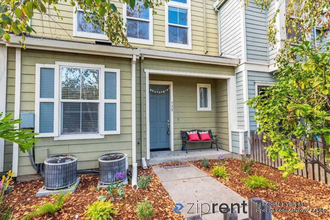 738 Seneca Ter - Photo 2 of 28