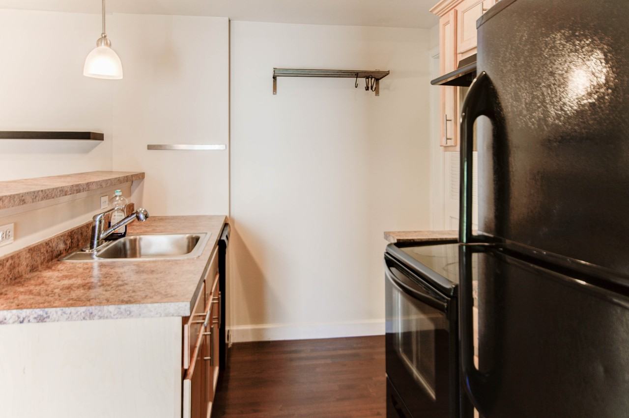 3415 Falls Rd #C - Photo 3 of 7