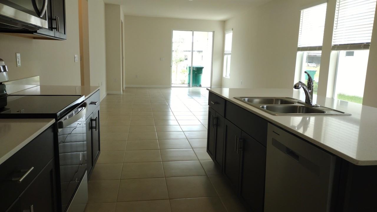 816 Friendship Cir #0 - Photo 5 of 13
