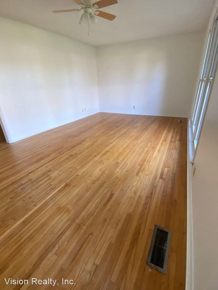 2223 Pendleton Dr - Photo 2 of 15