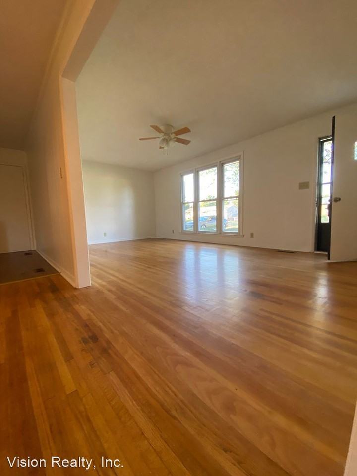 2223 Pendleton Dr - Photo 3 of 15