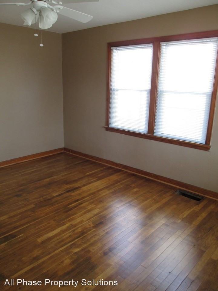 730 S 19th St - Photo 2 of 12