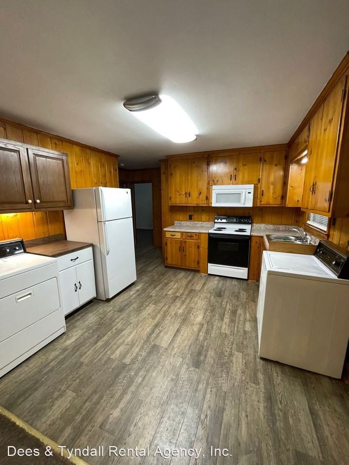 108 N Mill St - Photo 3 of 7